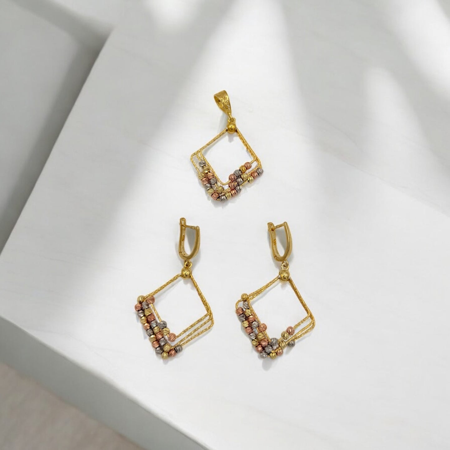 925 Sterling Silver ⁄ gold plated, Round balls are movabl