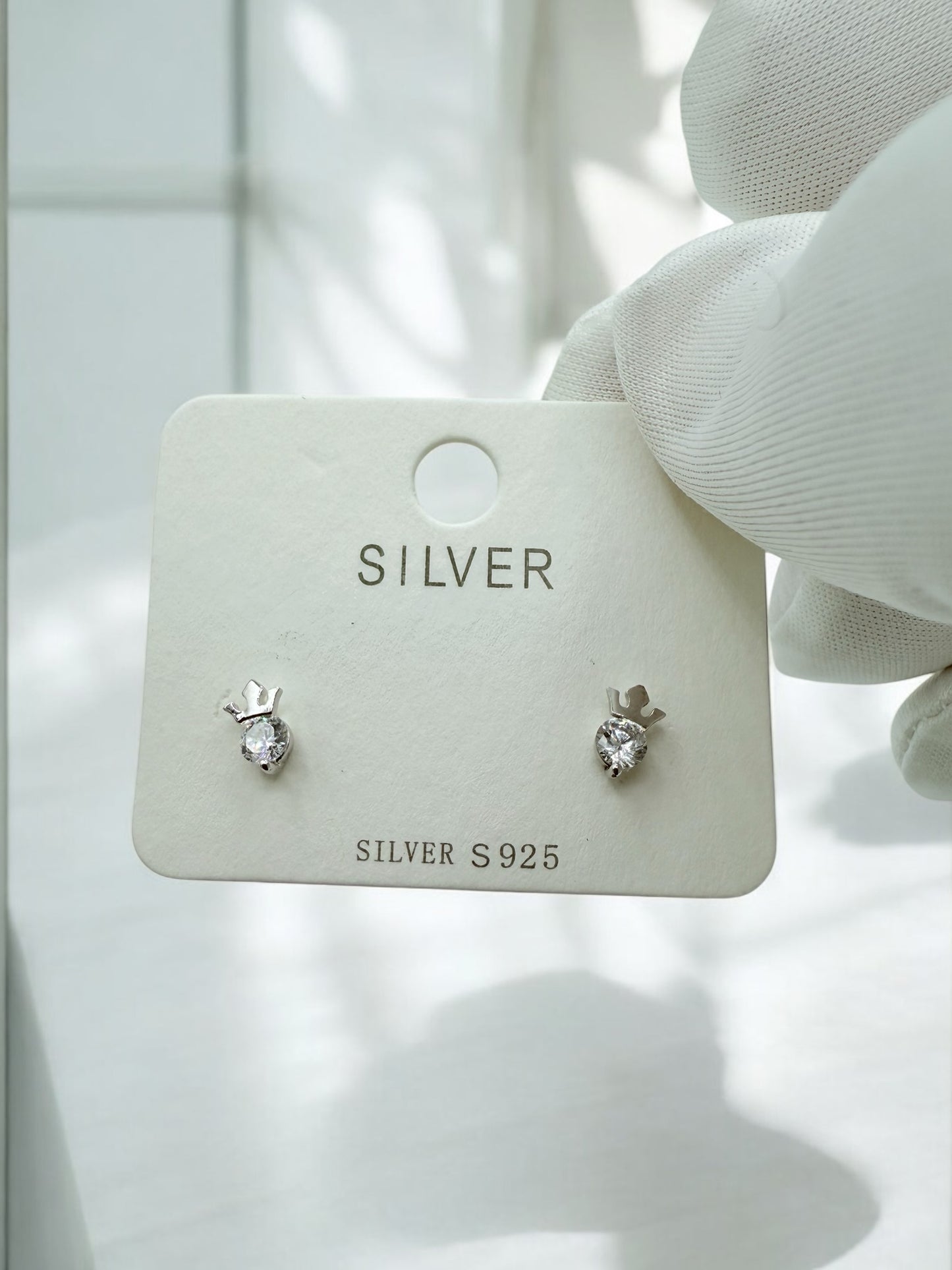 925 Sterling silver earrings inlaid with cubic zirconia