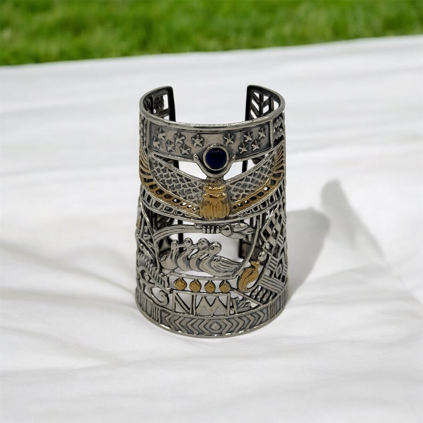 925 Sterling Silver hand cuff pharaoh Queen hand cuff.