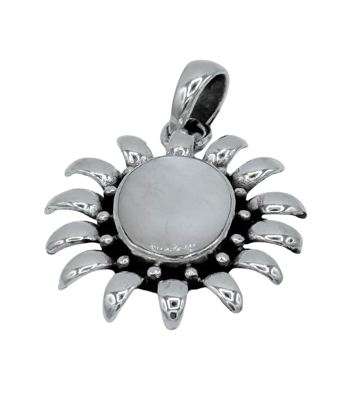 Sterling silver pendant inlaid with oval mother