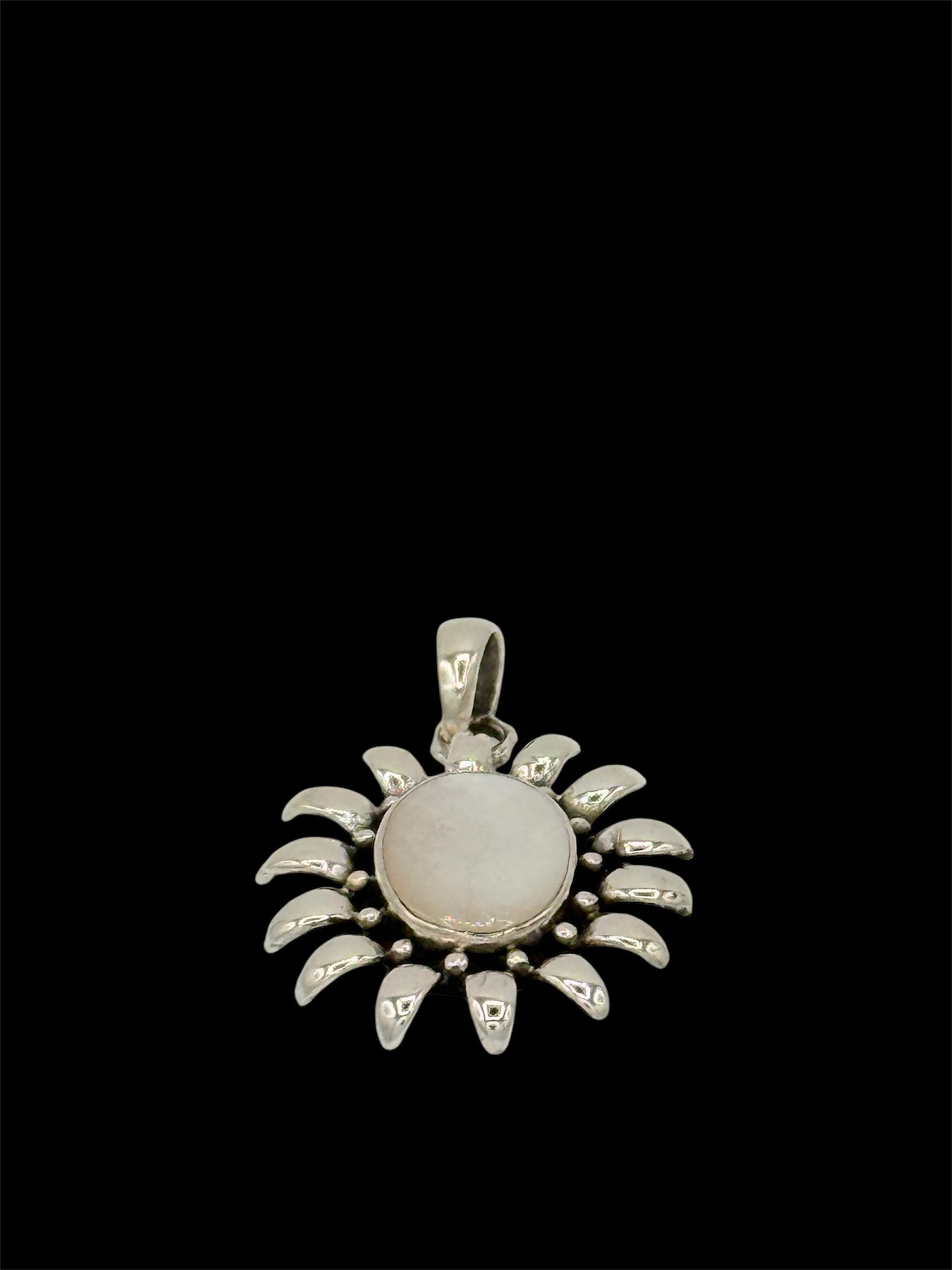 Sterling silver pendant inlaid with oval mother