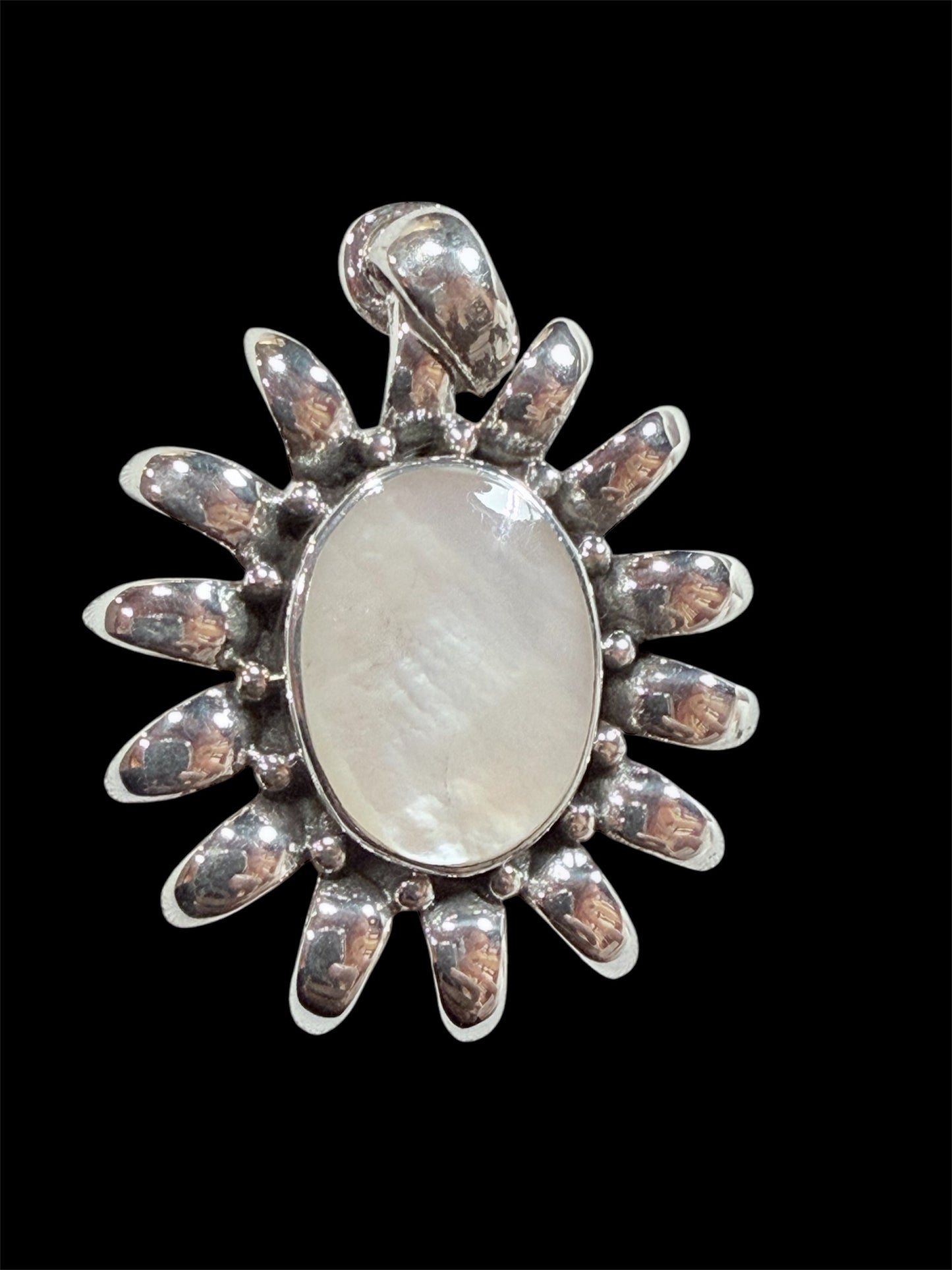 Sterling silver pendant inlaid with oval mother