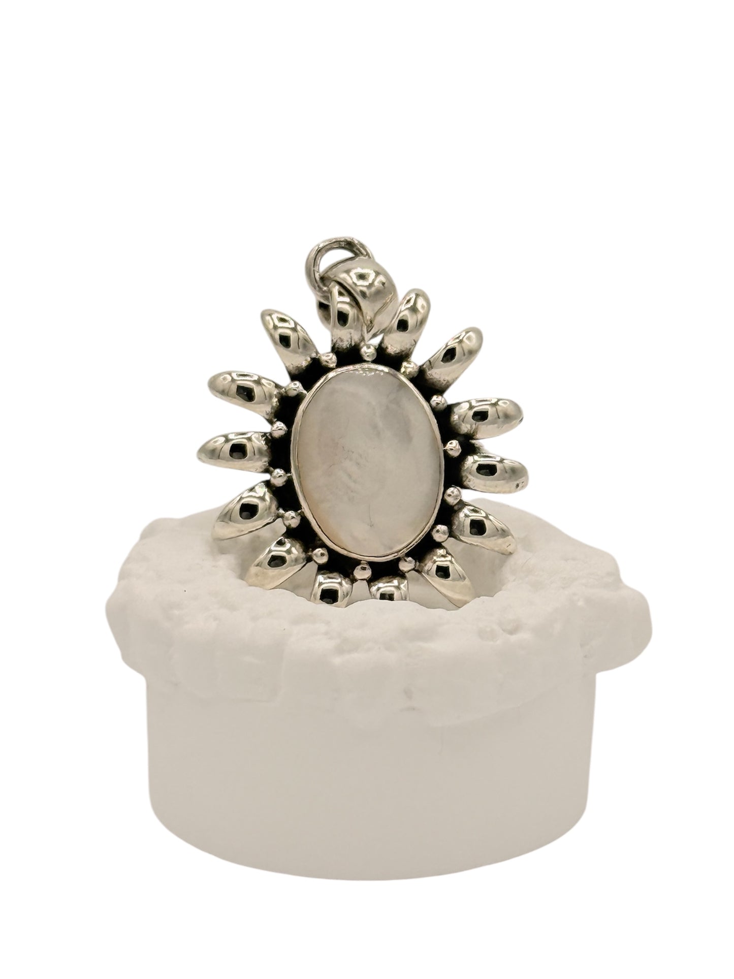 Sterling silver pendant inlaid with oval mother