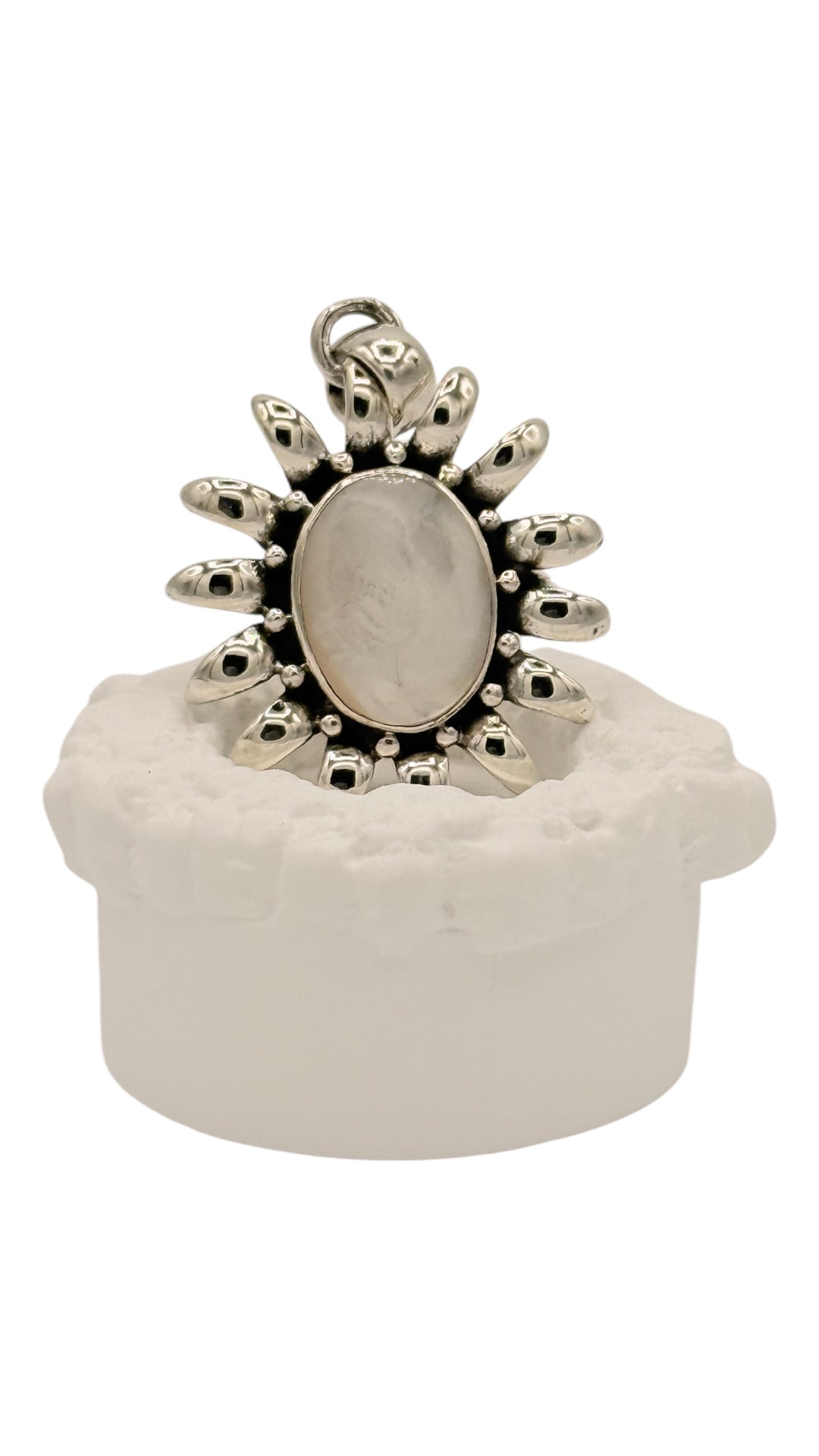 Sterling silver pendant inlaid with oval mother