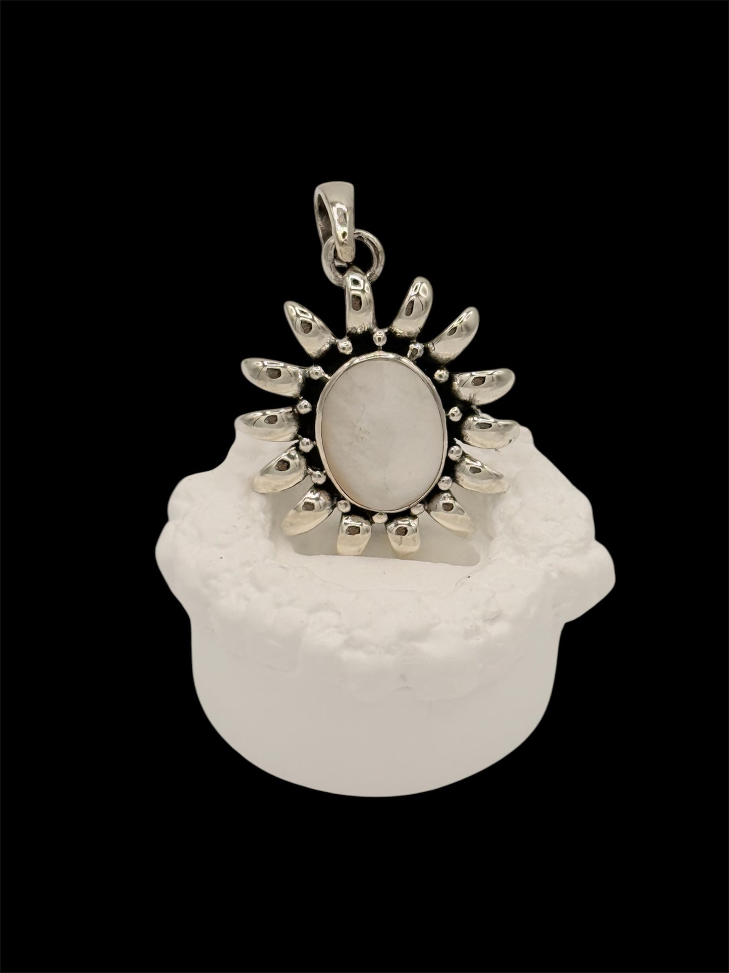 Sterling silver pendant inlaid with oval mother