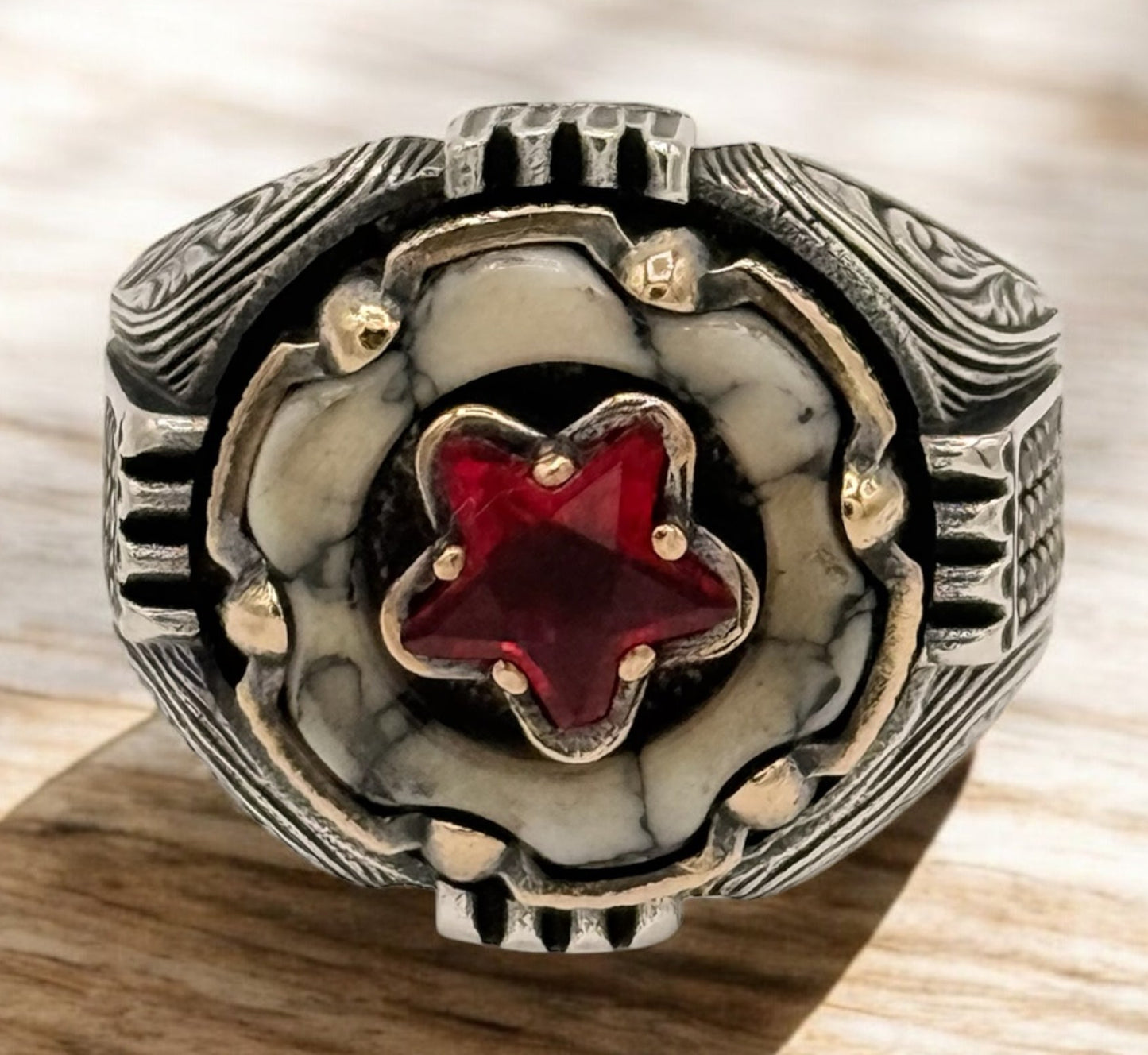 Sterling silver ring, the crown is rotatable