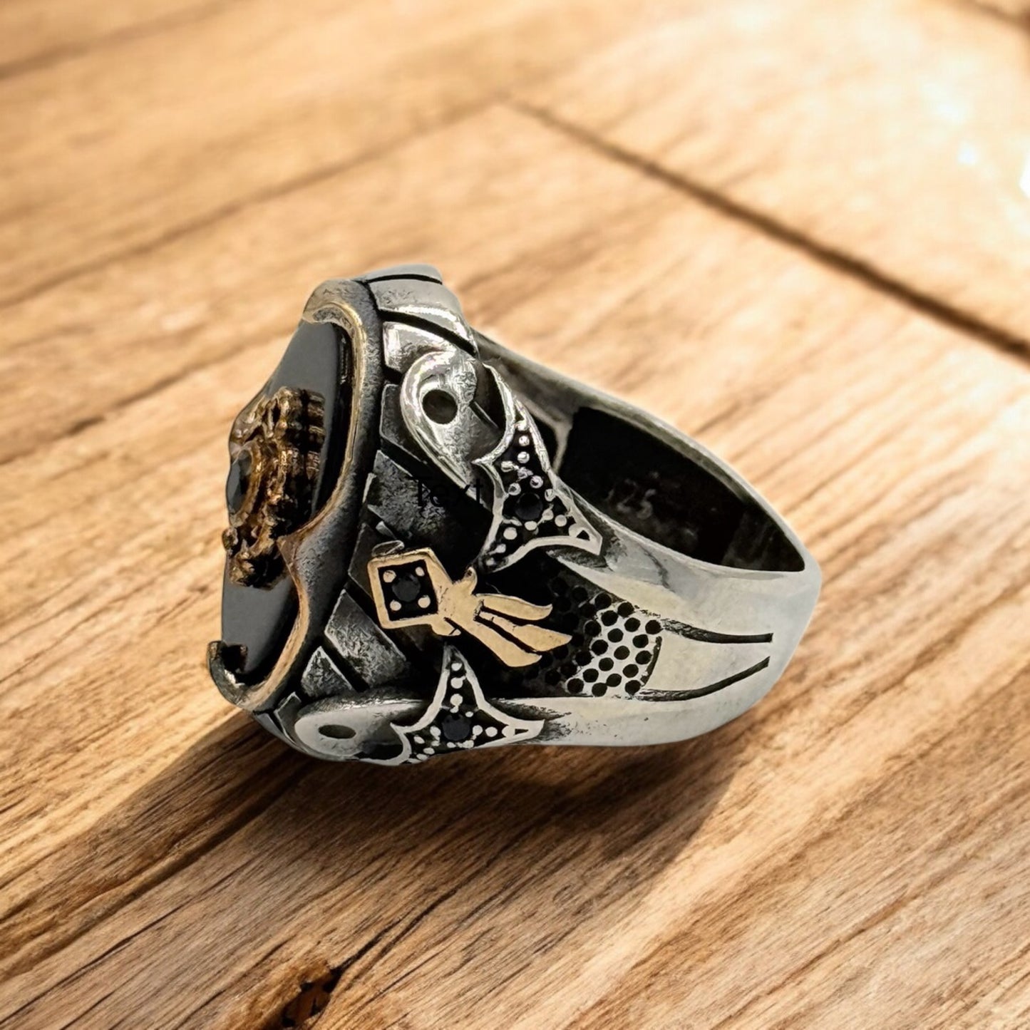 Sterlin g silver 925, with copper in the crown