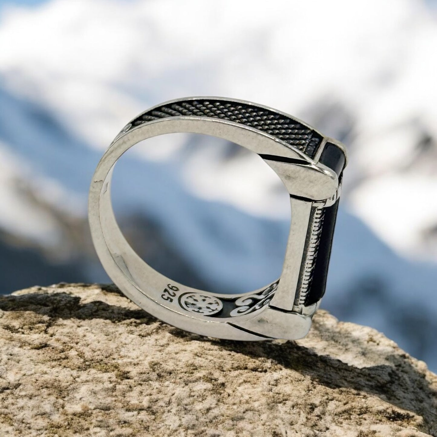 925 Sterling silver inlaid with Black onyx stone