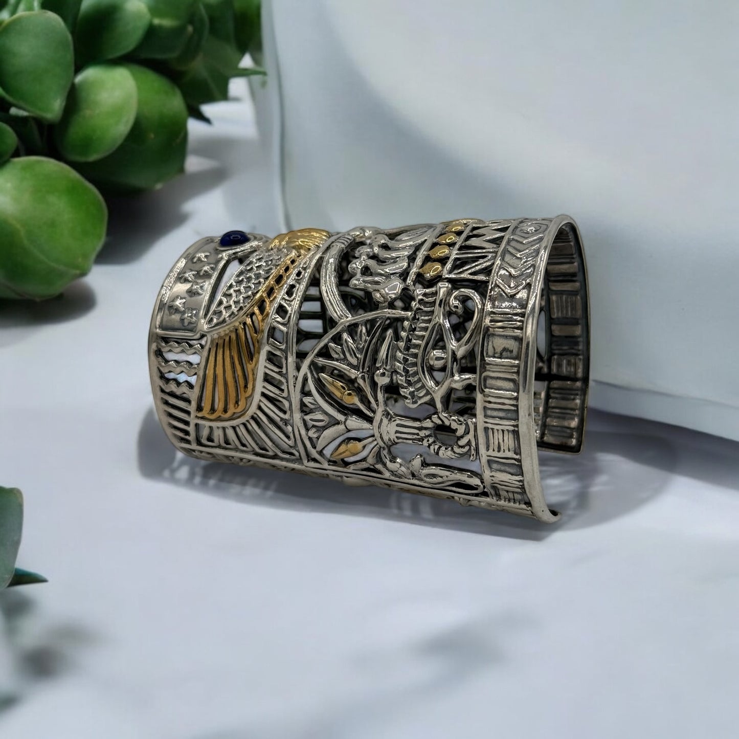 925 Sterling Silver hand cuff pharaoh Queen hand cuff.